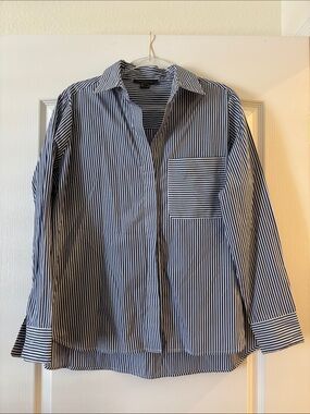 French Connection Striped Long-Sleeve Button-Up Shirt in Navy and White. size Me